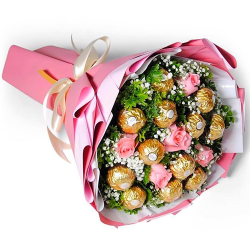 6 Pink Roses with 12 Ferrero Bouquet