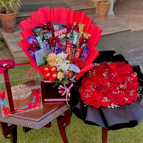 Acrylic Cake with Bloom and Snack Box Acrylic Cake with Bloom and Snack Box